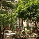 بيت ضيافة Artemisia Domus - Giardino 4*