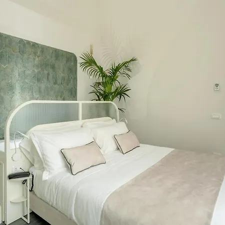 Guest house Artemisia Domus - Giardino Naples