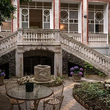Guest house Artemisia Domus - Giardino Naples
