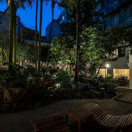 Guest house Artemisia Domus - Giardino Naples