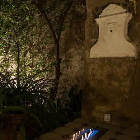 Artemisia Domus - Giardino Guest house